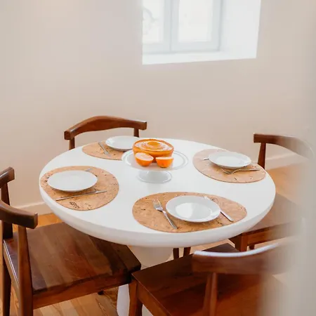 Апартаменты Orange House - Elegant Two-bedroom Rc E Лиссабон